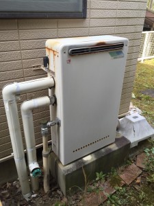 多治見市　給湯器施工前